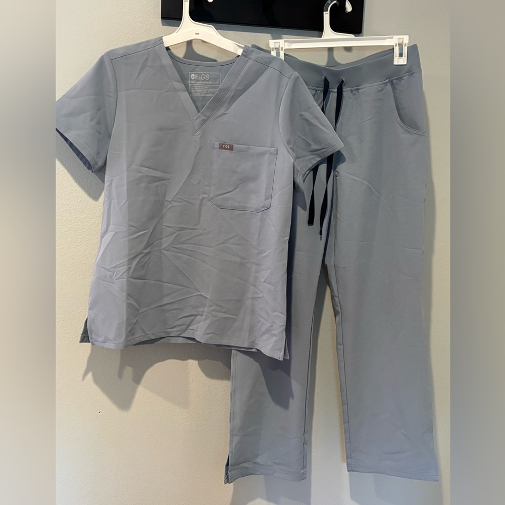 Figs scrub set dusty blue, small top medium petite pants